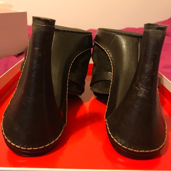 Coach suede high heeled mule clogs. - Picture 4 of 5
